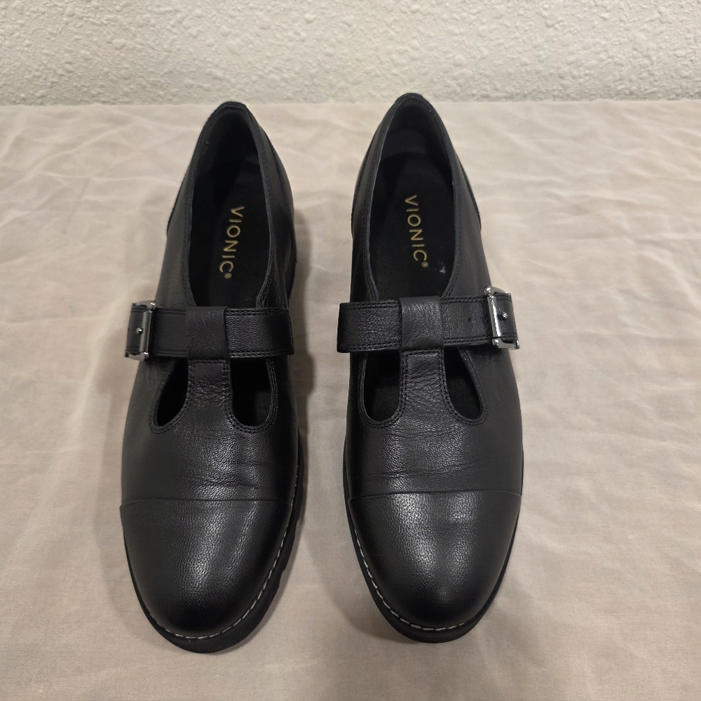 NWOT Womens Black Leather Vionic Carmen T Strap Flats Size 8
